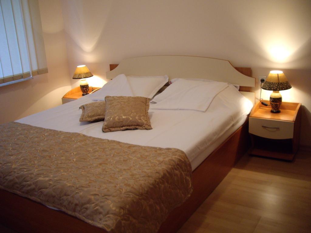 Private Apartments In Privilige Fort Beach النايت المظهر الخارجي الصورة