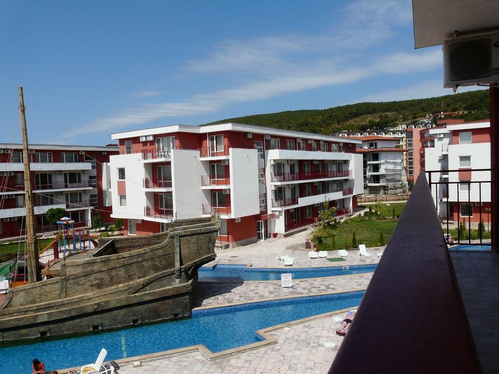 Private Apartments In Privilige Fort Beach النايت المظهر الخارجي الصورة