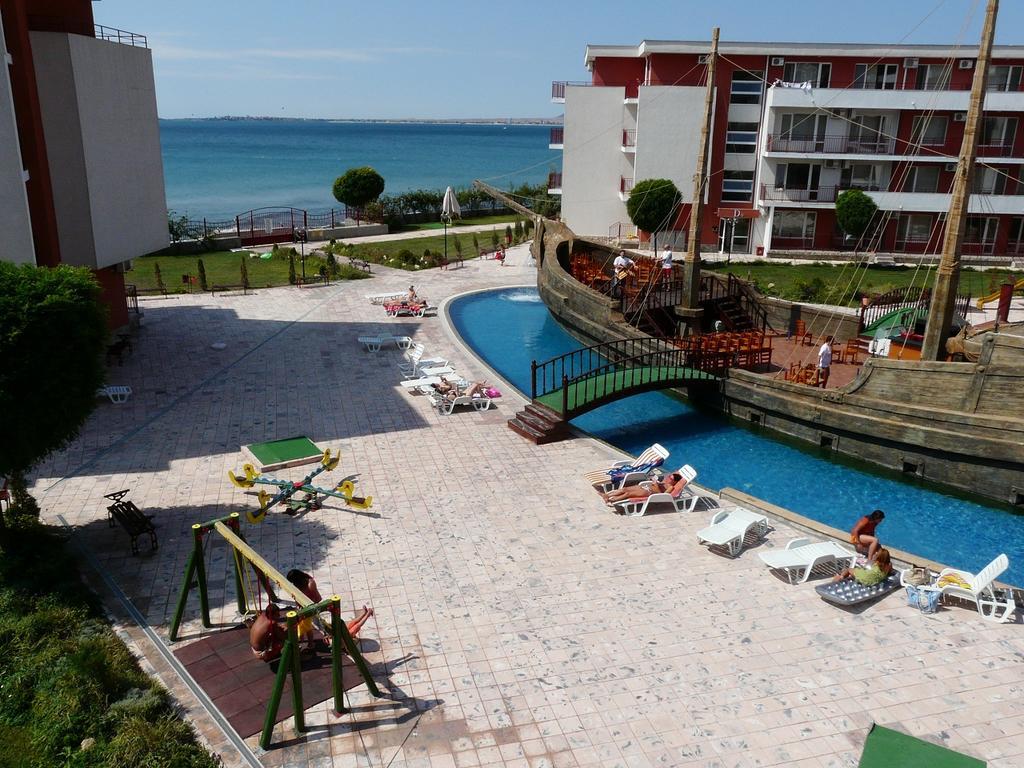 Private Apartments In Privilige Fort Beach النايت المظهر الخارجي الصورة