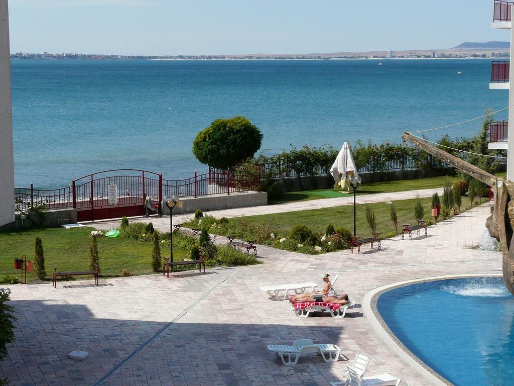 Private Apartments In Privilige Fort Beach النايت المظهر الخارجي الصورة